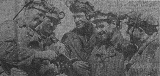 Группа проходчиков шахты № 29-капитальной из бригады, добившейся рекордной выработки
