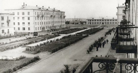 Фото сделано с балкона дома №5 по улице Ленина (1961 г. или 1962 г.)